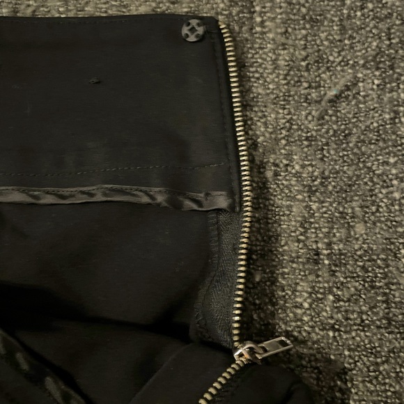 Le Chateau Cropped Pants - Picture 3 of 3